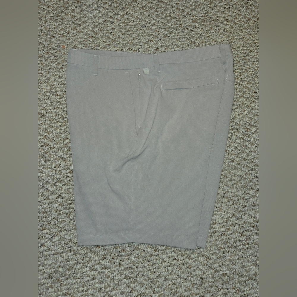 Lululemon Commission Short Classic 9" Chino Shorts Men's Size 38